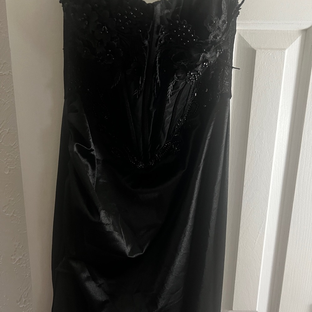Elegant Strapless Black Dress